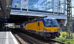 NS - Nederlandse Spoorwegen N.V., Utrecht [NL] mit der ELL Vectron  193 735  und IC-Wagengarnitur auf dem Weg zur Bereitstellung Bahnhof Berlin-Ostbahnhof am 29.07.24 Höhe Bahnhof Berlin-Ostkreuz.