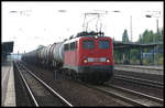 140535 fährt hier am 24.9.2005 mit einem Tankwagen Zug durch den Bahnhof Berlin Schönefeld.