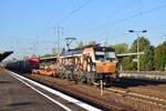 193 509 fährt mit einem Containerzug durch Berlin Schönefeld in Richtung Wuhlheide.