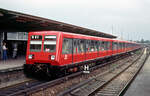 S-Bahn-Zug 270 181 hält am 25.07.1991 im S-Bahnhof Berlin Warschauer Straße.