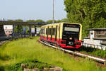 484 574 (484 074 D) am 25.05.2023 nach der Ausfahrt aus dem Bf. Berlin Sonnenallee.