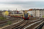 484 557 am 26.03.2024 beim Bahnhof Berlin Südkreuz.
