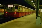 S-Bahn der früheren DR-Baureihe ET 165 im Bahnhof Wannsee, 02.02.1988