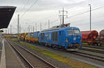 248 067 der Northrail stand am 24.11.24 mit einem Spitzke-Bauzug in Bitterfeld. Im Hintergrund zieht 248 029 gerade die MFS-Wagen vom Bauzug ab.