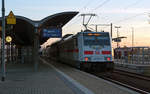146 572 wartet am 27.11.16 mit ihrem IC 2039 nach Leipzig in Bitterfeld auf die Abfahrt.
