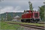 Die Diesellok 211 041-9 (92 80 1211 041-9 D-NeSA) hat ihren  Morgenzug  wieder nach  Zollhaus Blumberg zurückgebracht und rangiert nun Zollhaus Blumberg, um für die Nachmittagsfahrt wieder