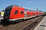 RE6 (RE10614)  Westfalen-Express  von Minden(Westf) nach Köln/Bonn Flughafen fährt am 3.7.2017 aus dem Bochumer Hauptbahnhof aus.