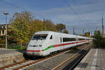 Ein ICE (402 024  Quedlinburg ) ist hier Ende Oktober 2022 bei der Ankunft am Hauptbahnhof in Bochum zu sehen.