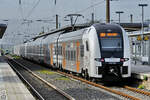 Der Elektrotriebzug 462 069 ist als RE6 nach Köln unterwegs und hier Ende Oktober 2022 beim Halt am Bochumer Hauptbahnhof zu sehen.