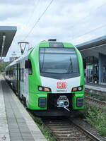 Hier zu sehen der Elektrotriebzug 3427 012 A beim Halt am Hauptbahnhof in Bochum.