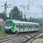 Der Elektrotriebzug 3429 007 B ist hier Anfang September 2024 bei der Ankunft am Hauptbahnhof Bochum zu sehen.