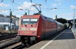 IC 2114 mit Schiebelok 101 054-5 nach HH-Altona im Hauptbahnhof Bonn - 04.03.2010