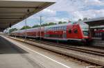 Am Gleis 5 steht zur abfahrt der (RE 4880) von Braunschweig Hbf nach Bielefeld Hbf bereit. Geschoben wurde von der 111 137-6. 09.07.2011