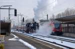 03 1010 BSW-Gruppe Traditionsgemeinschaft Bw Halle P e. V. fuhr am Freitag (15.03.2013) nach NRW um dort am Wochenende Sonderfahrten  Dampfzugfahrt mit 03 1010 und dem Rheingold nach Bad Driburg  &  Erffnungsfahrt mit Dampflok 03 1010 und dem legendren Rheingoldzug  durchzufhren. Auf dem Weg dort hin musste sich die 03 1010 im Braunschweiger BW den Wasser vorrat wieder auffllen lassen. Zusammen mit einer Dostos Garnitur fuhr sie hier ins BW. 15.03.2013