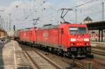 185 310 mit Schwesterlok ziehen einen Kesselwagenzug durch bremen. 08.04.2009