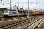 386 026-9 Metrans als Containerzug durchfährt Bremen Hbf. [29.7.2017 - 12:21 Uhr]