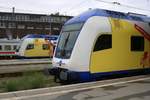 Doppelstockwagen-Treffen in Bremen Hbf: Zwei DABpbzkfa der metronom Eisenbahngesellschaft mbH als ME 82018 (RE4) nach Hamburg Hbf (vorn) und der langsamere ME 81922 (RB41) nach Hamburg Hbf stehen auf