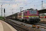 Akiem 37027 mit H-Wagen Ganzzug im Hauptbahnhof Bremen.