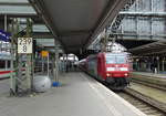 DB 146 127 mit dem RE 4420 von Hannover Hbf nach Bremerhaven-Lehe, am 14.04.2020 in Bremen Hbf.