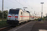 Ein moderner IC2 nach Leipzig Hbf, gezogen von 146 553, durchfährt den Bremer Bahnhof Neustadt.
Aufgenommen im September 2024.