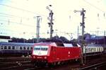 02.Aug 1992 Hbf.-Bremen  120 102-9 Abfahrt 120 118-5 E 3333 .Es war ein Sonntag und ich wusste das ein Dampfsonderzug nach Bremen Kommt , aber erstmal ein paar Regelbetriebsaufnahmen.