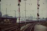 02.Aug 1992 Hbf.-Bremen  einfahrend Et 401 mit ICE 881 .Es war ein Sonntag und ich wusste das ein Dampfsonderzug nach Bremen Kommt , aber erstmal ein paar Regelbetriebsaufnahmen.