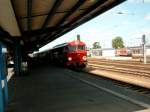 Cottbus am Mittag, der IC nach Krakau steht am Bahnsteig 1.