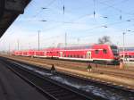 Ein RE2-Zug Cottbus - Wittenberge vor der Abfahrt im Bf Cottbus. 24.03.06