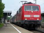 Br.111 162-4 mit einem RE-Zug nach Stuttgart Hbf, dieser Zug kam aus Nrnberg Hbf. Hier im Bahnhof Crailsheim. Aufgenommen im Juni 2007