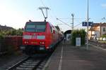 Am 06.07.2013 stand 146 111-0  Baden-Wrttemberg erfahren  mit dem RE 5338 auerplanmig auf Gleis 3 des Denzlinger Bahnhofes.