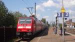 146 232 schiebt ihren RE der Linie Basel-Offenburg hier aus Denzlingen.