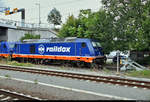 Weit ins Grün geparkt wurde 076 109-2 der Raildox GmbH & Co. KG, die zusammen mit 187 317-3, mit Eigenwerbung, in Dessau Hbf abgestellt ist.
Aufgenommen von Bahnsteig 2/3.
[10.8.2019 | 15:15 Uhr]
