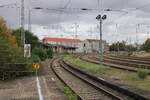 Das Ende vom Bahnsteig 2 mit Blick Richtung Nossen, am 11.10.2024 in Döbeln Hbf.