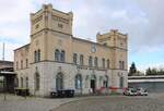 Das imposante Bahnhofsgebäude vom Hauptbahnhof in Döbeln, am 11.10.2024.