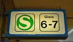 In Dortmund Hbf hat der Charme der Bundesbahn überlebt und zeugt noch heute davon was einst in Dortmund los war. Doch bald werden diese Schilder durch die heutigen blauen Schilder ersetzt. Denn durch die Umbau Maßnahme 1 von 150 wird der Dortmunder Hbf modernisiert und wird unter anderem mit Rolltreppen und Aufzügen ausgestattet. Grund genug diese Schilder nochmal zu fotografieren bevor sie dem Umbau zum Opfer fallen. Mit dem Umbau wird Dortmund als letzter Bahnhof diese alten Schilder verlieren. 

Dortmund 25.02.2017