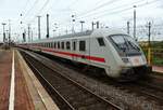 IC1927 nach Aachen Hauptbahnhof macht sich am 18.8.2017 im Dortmunder Hauptbahnhof auf den Weg.