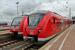 422 530-6 trifft am 18.8.2017 als S2 von Recklinghausen Hauptbahnhof im Dortmunder Hauptbahnhof auf 1440 802-5 als S5 nach Hagen Hauptbahnhof.