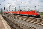 146 263 fährt am 27.05.2019 mit dem RE6 (RE10619)  Westfalen-Express  von Köln/Bonn Flughafen nach Minden(Westf) in den Dortmunder Hauptbahnhof ein.