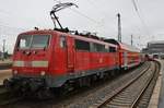 111 011-3 steht am 01.11.2019 mit dem RE4 (RE10418)  Wupper-Express  nach Aachen Hauptbahnhof im Dortmunder Hauptbahnhof.