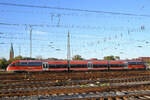 Der Dieseltriebzug 643 559-7 startet RB51 seine Fahrt nach Enschede, so gesehen Ende Oktober 2024 am Hauptbahnhof Dortmund.