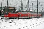 146 018 mit RE bei der Ausfahrt in Dortmund 19.12.2010