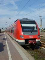 422 543-9 steht hier am 21.08.2013 als S5 nach Witten Hbf im Dortmunder Hbf zur Abfahrt bereit.