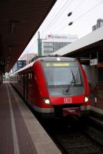 Hier steht 422 561 beiret als S2 nach Duisburg am 21.12.13 im Dortmunder Hbf.