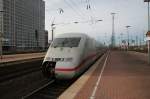 Hier fährt ein ICE 2 Steuerwagen mit defekter Bugklappe am 21.12.13 aus Dortmund Hbf in Richtung Düsseldorf aus.