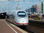 Am 1. Mai kam ein unbekannter 407 Velaro D durch den Dortmunder Hbf in Richtung Süden gefahren.

Dortmund 01.05.2015