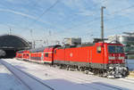 16. Dezember 2010, Lok 143 933 verlässt den Dresdner Hauptbahnhof mit einem Zug der Linie S2 nach Pirna