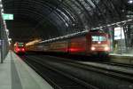 101 032-1 steht am 12.12.2009 mit meinem IC 2070 nach Berlin am Gleis 17 in Dresden Hbf bereit. Am Gleis 18 ist 612 002/502 angekommen.