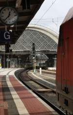 5.2.2013 Dresden Hbf. IC 2246 Dresden - Dsseldorf wird Gl. 2 bereitgestellt und fhrt dabei am fahrdienstlich nicht vorhandenen Ks-Signal (nur weies Licht) 30 ZR 231 vorbei.