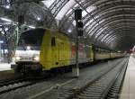 Als Striezelmarkt-Express kam der Nostalgie-Sonderzug von IGE Bahntouristik gezogen von der SIEMENS Dispolok ER 20-005 Alex (Werbelok RSA RADIO DER ALLGÄU SENDER) am 2.Dezember 2006 nach Dresden.
