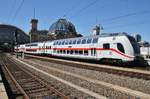 IC2444 von Dresden Hauptbahnhof nach Hannover Hauptbahnhof wird am 27.5.2017 von 146 570-7 im Dresdener Hauptbahnhof bereitgestellt.